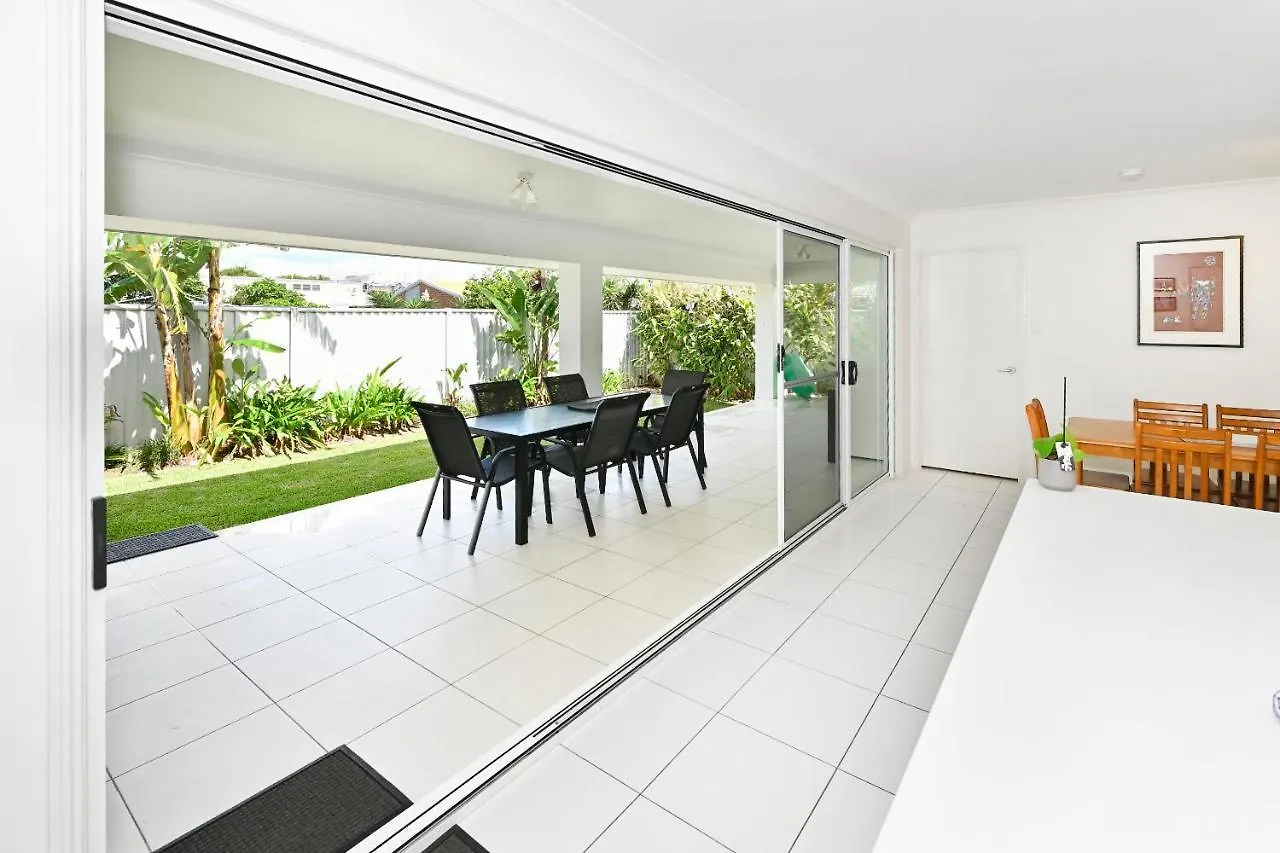 Beach House Getaway - Stylish, Kms Of Beach Za1 Buddina Holiday home