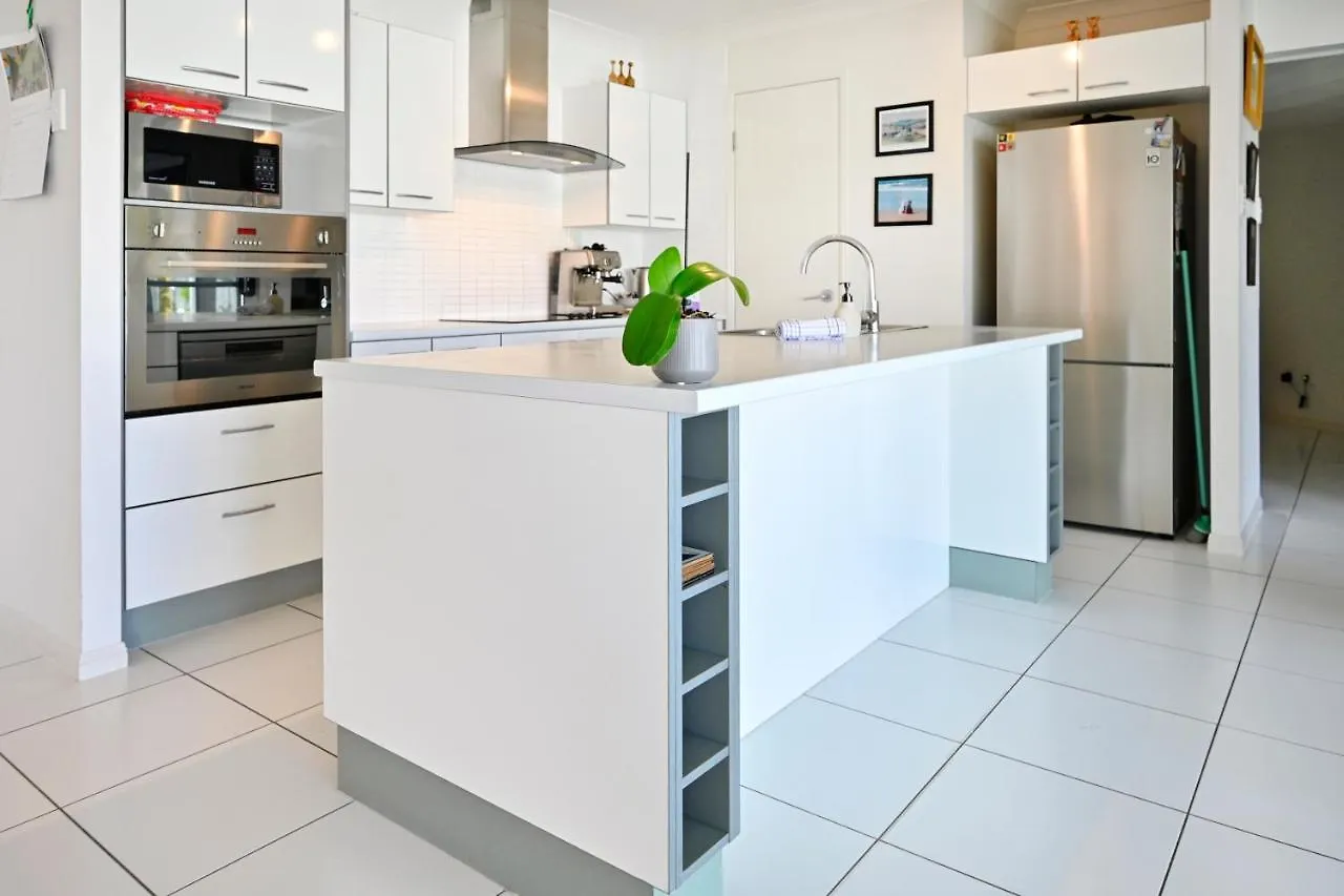 Beach House Getaway - Stylish, Kms Of Beach Za1 Buddina Holiday home