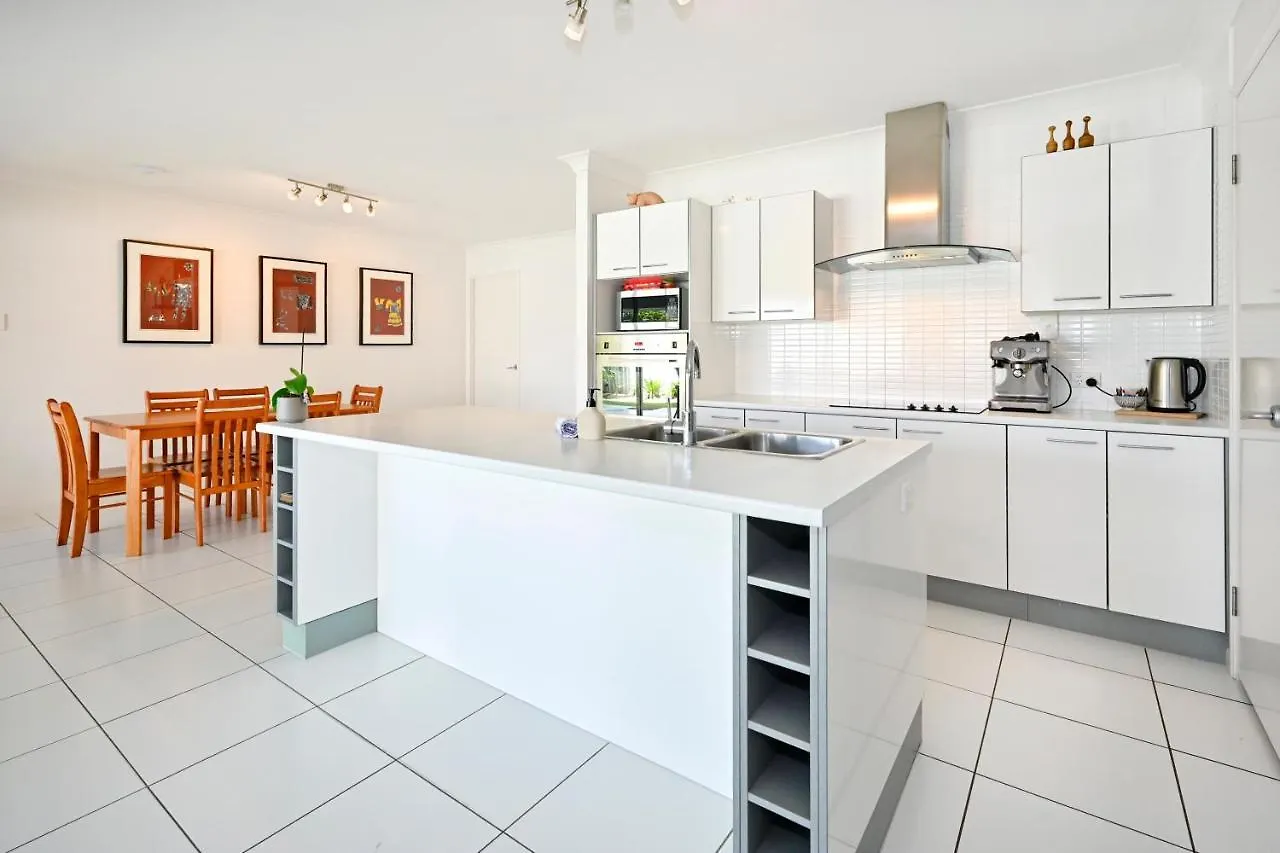 Holiday home Beach House Getaway - Stylish, Kms Of Beach Za1 Buddina