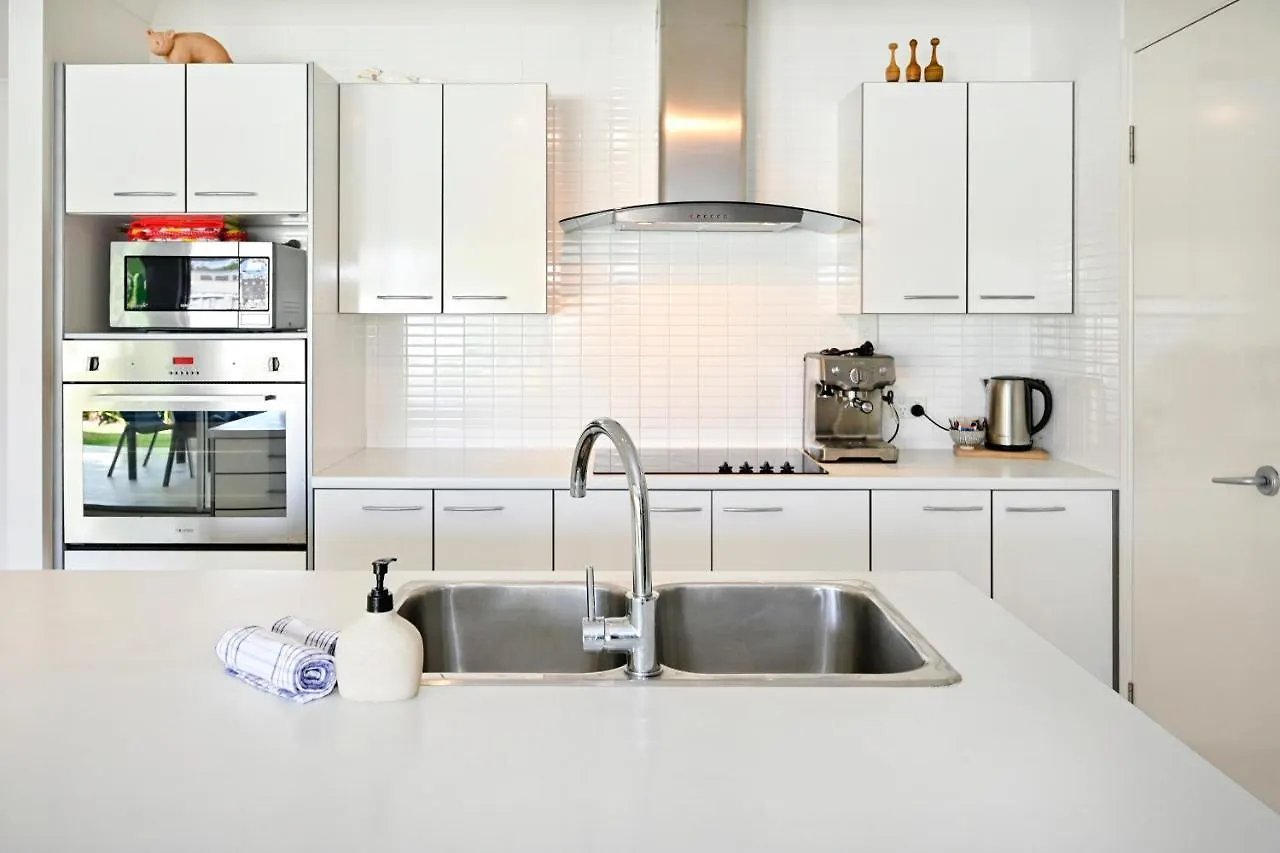Holiday home Beach House Getaway - Stylish, Kms Of Beach Za1 Buddina