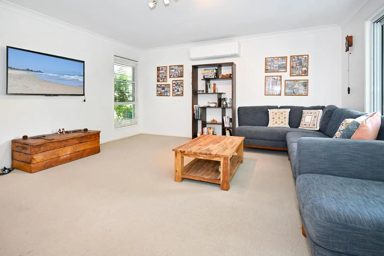 Beach House Getaway - Stylish, Kms Of Beach Za1 Buddina Holiday home