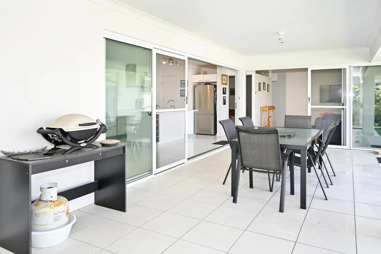 Beach House Getaway - Stylish, Kms Of Beach Za1 Buddina 0*,  Australia