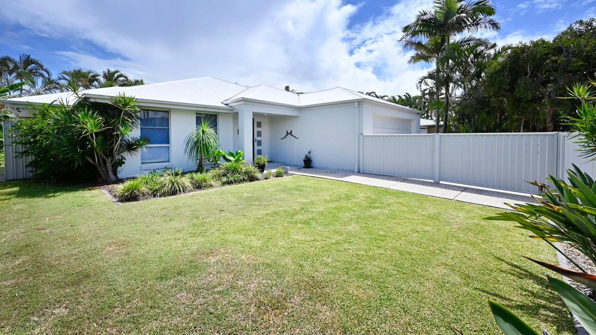 Beach House Getaway - Stylish, Kms Of Beach Za1 Buddina Holiday home